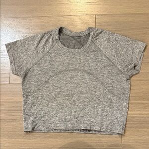 lululemon athletica Heather Gray Short Sleeve Tee